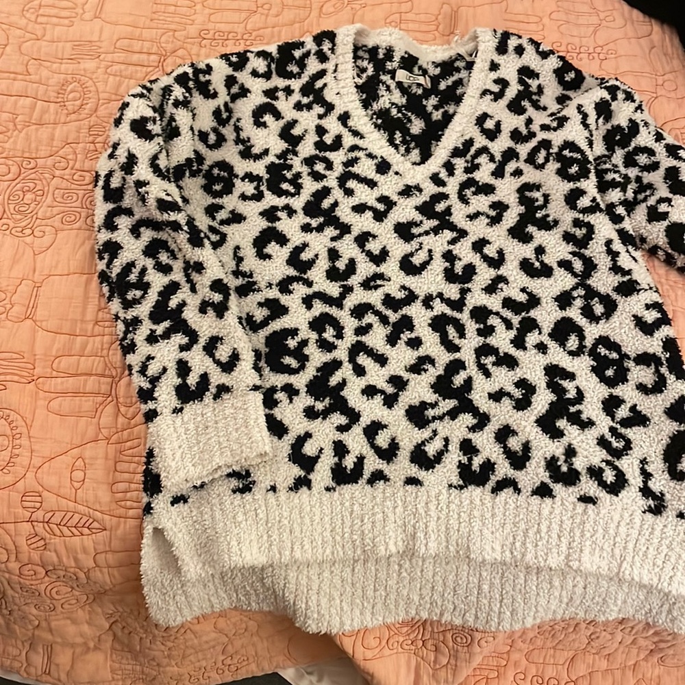 UGG a worn once size large fleece sweater